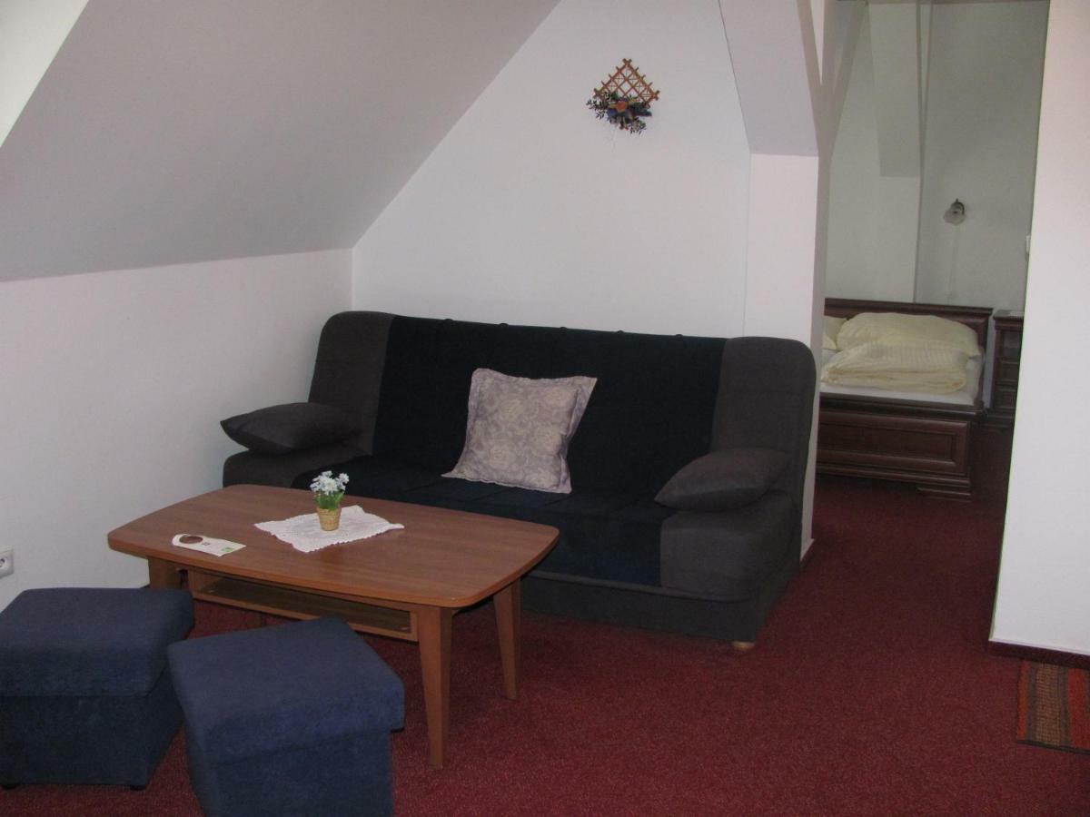 Hotel Sindleruv Dvur Krmelin Exterior foto